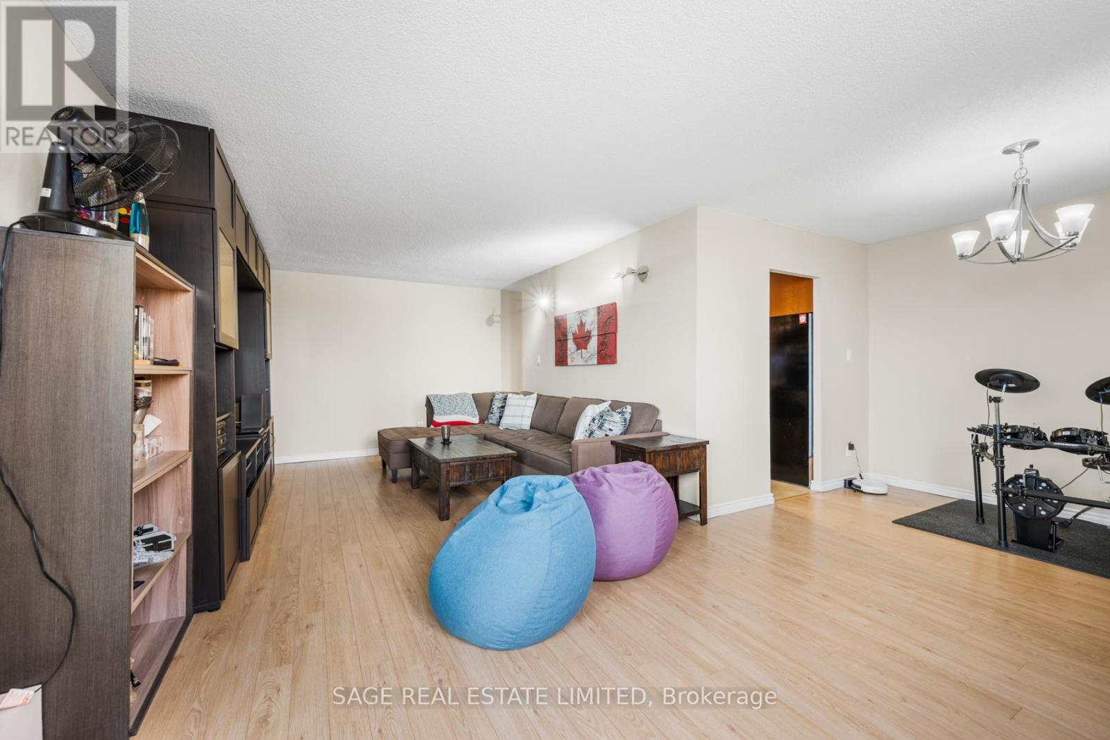 802 - 975 Warwick Court, Burlington, Ontario  L7T 3Z7 - Photo 11 - W12926028