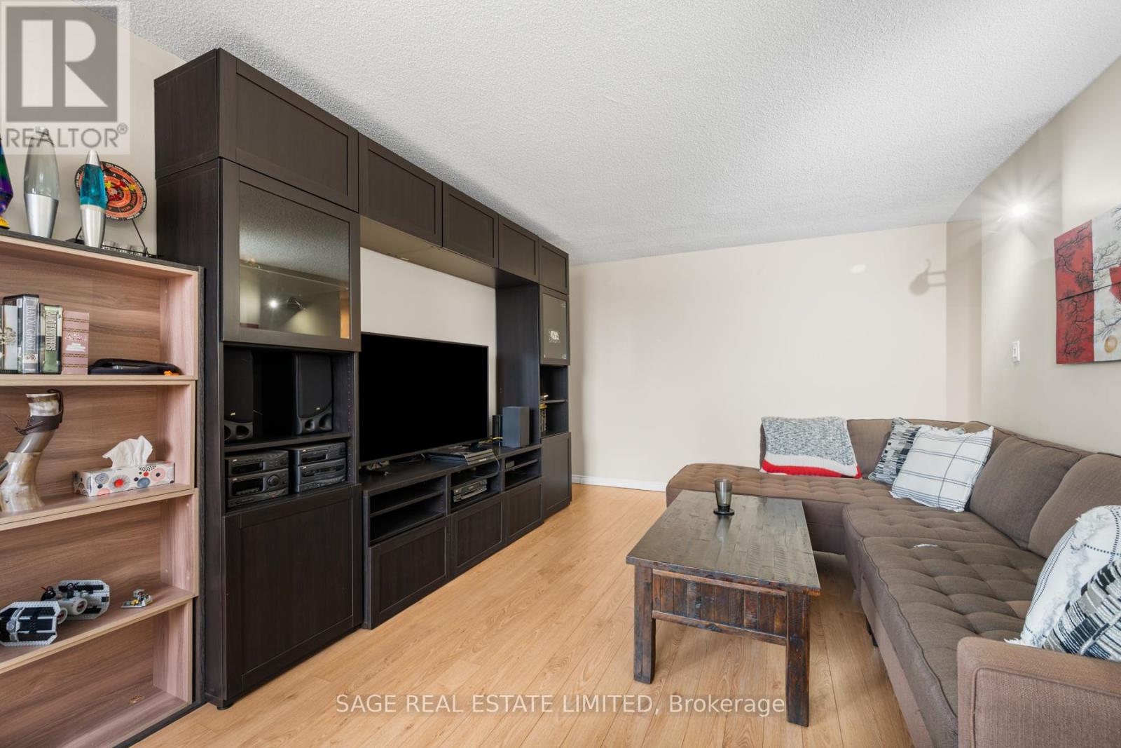 802 - 975 Warwick Court, Burlington, Ontario  L7T 3Z7 - Photo 14 - W12926028