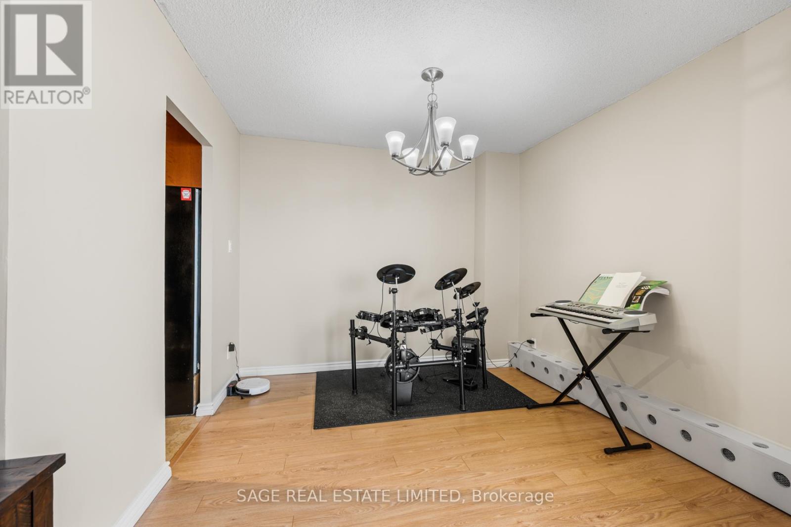 802 - 975 Warwick Court, Burlington, Ontario  L7T 3Z7 - Photo 15 - W12926028