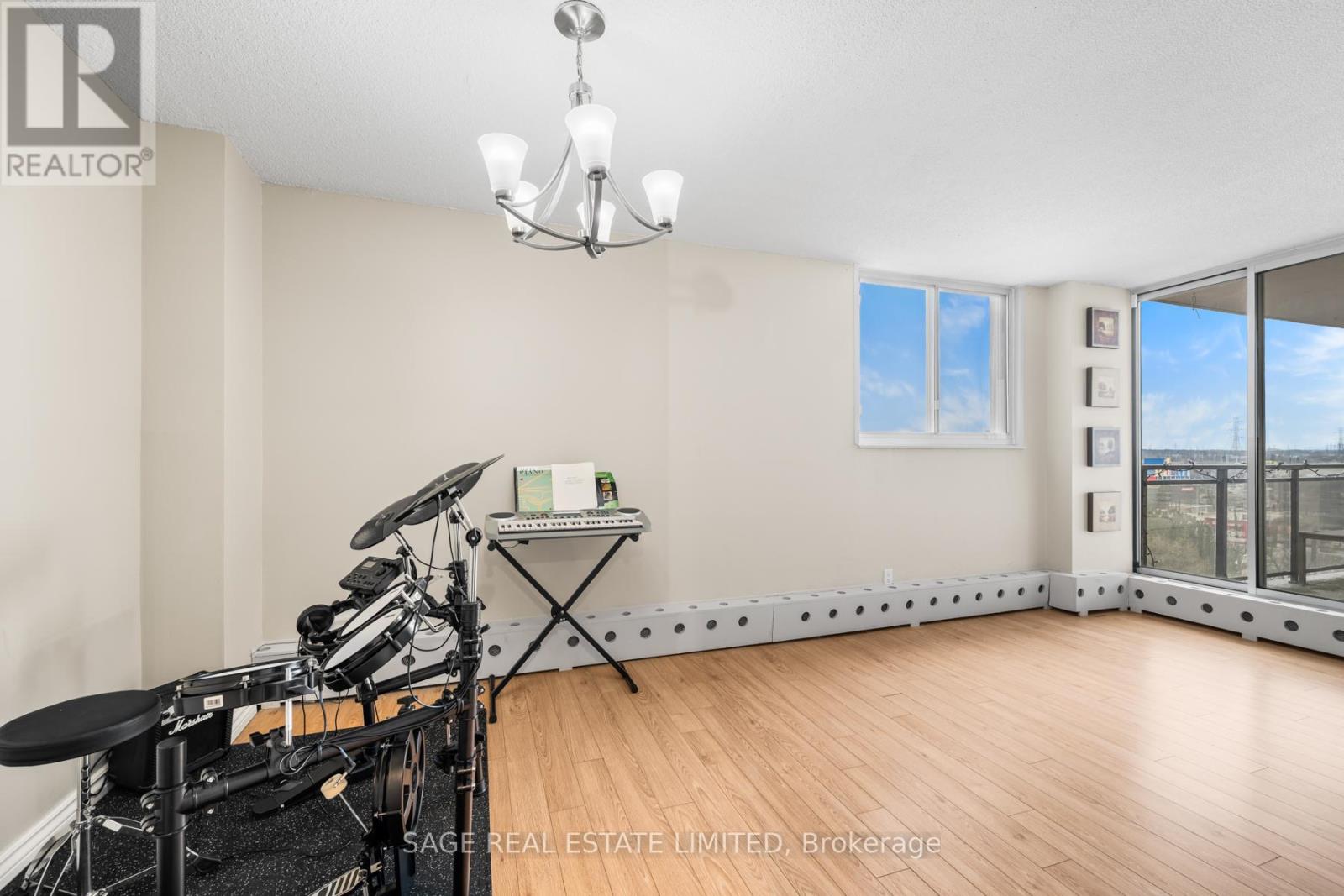 802 - 975 Warwick Court, Burlington, Ontario  L7T 3Z7 - Photo 16 - W12926028