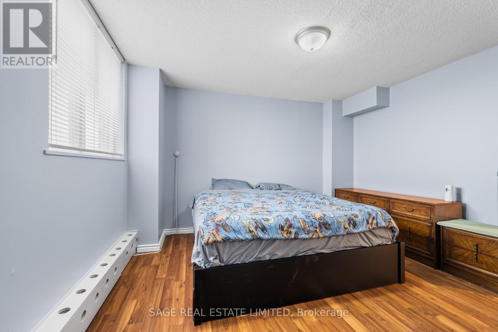 802 - 975 Warwick Court, Burlington, Ontario  L7T 3Z7 - Photo 23 - W12926028