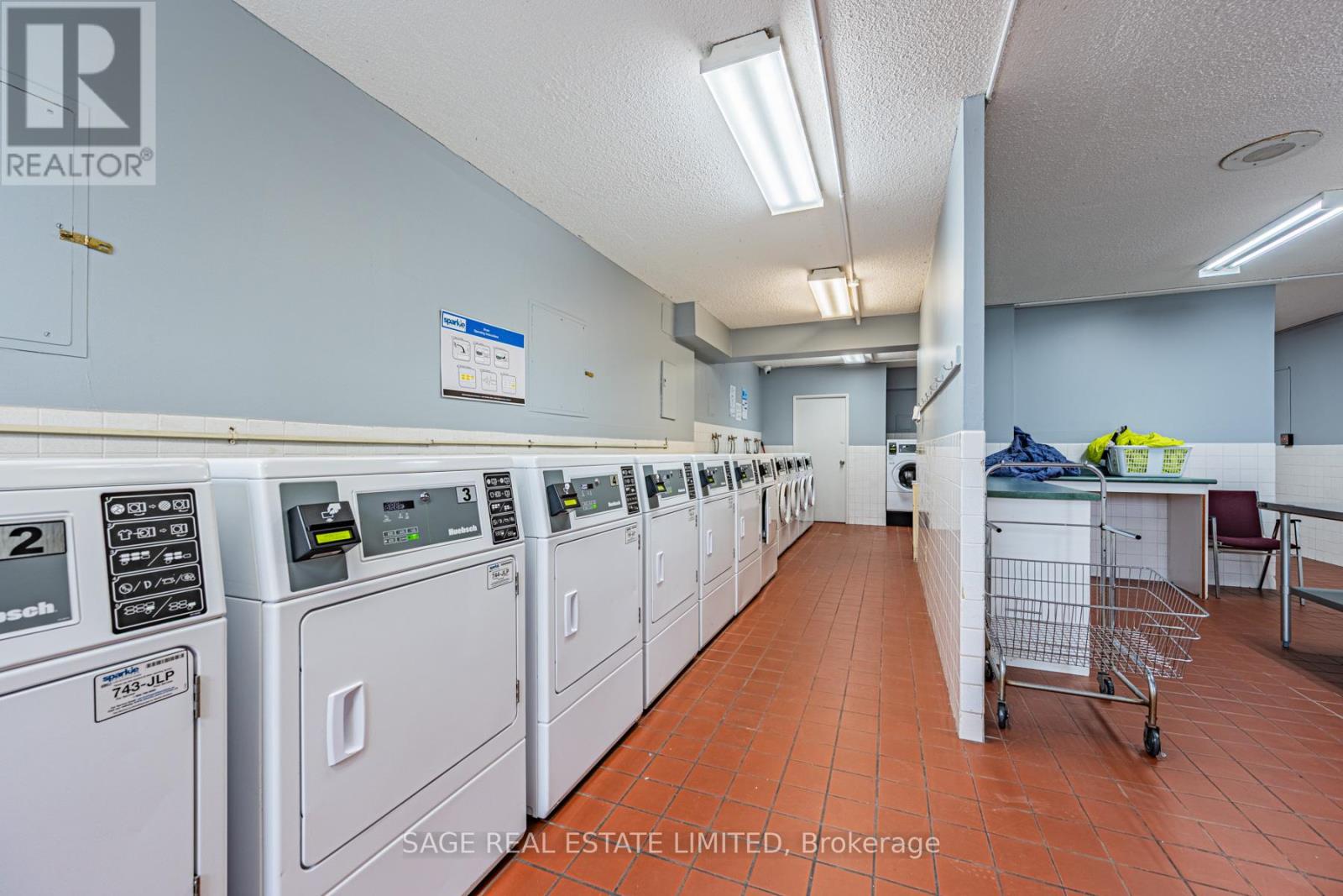 802 - 975 Warwick Court, Burlington, Ontario  L7T 3Z7 - Photo 29 - W12926028