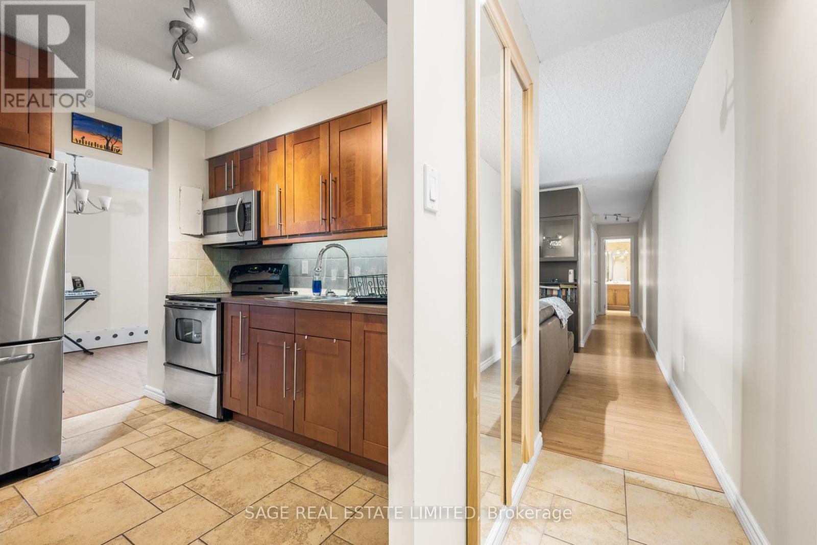 802 - 975 Warwick Court, Burlington, Ontario  L7T 3Z7 - Photo 7 - W12926028