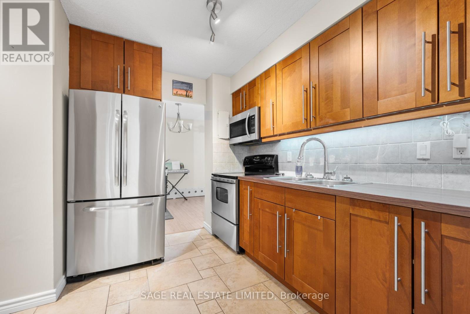 802 - 975 Warwick Court, Burlington, Ontario  L7T 3Z7 - Photo 8 - W12926028