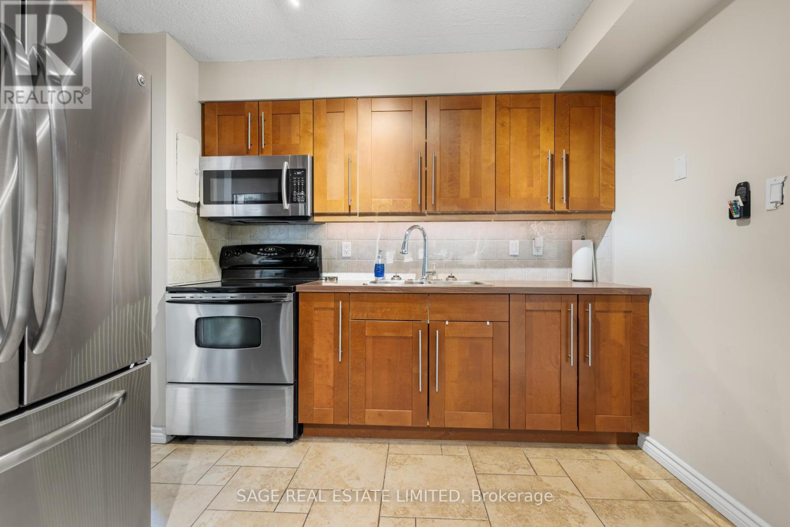 802 - 975 Warwick Court, Burlington, Ontario  L7T 3Z7 - Photo 9 - W12926028