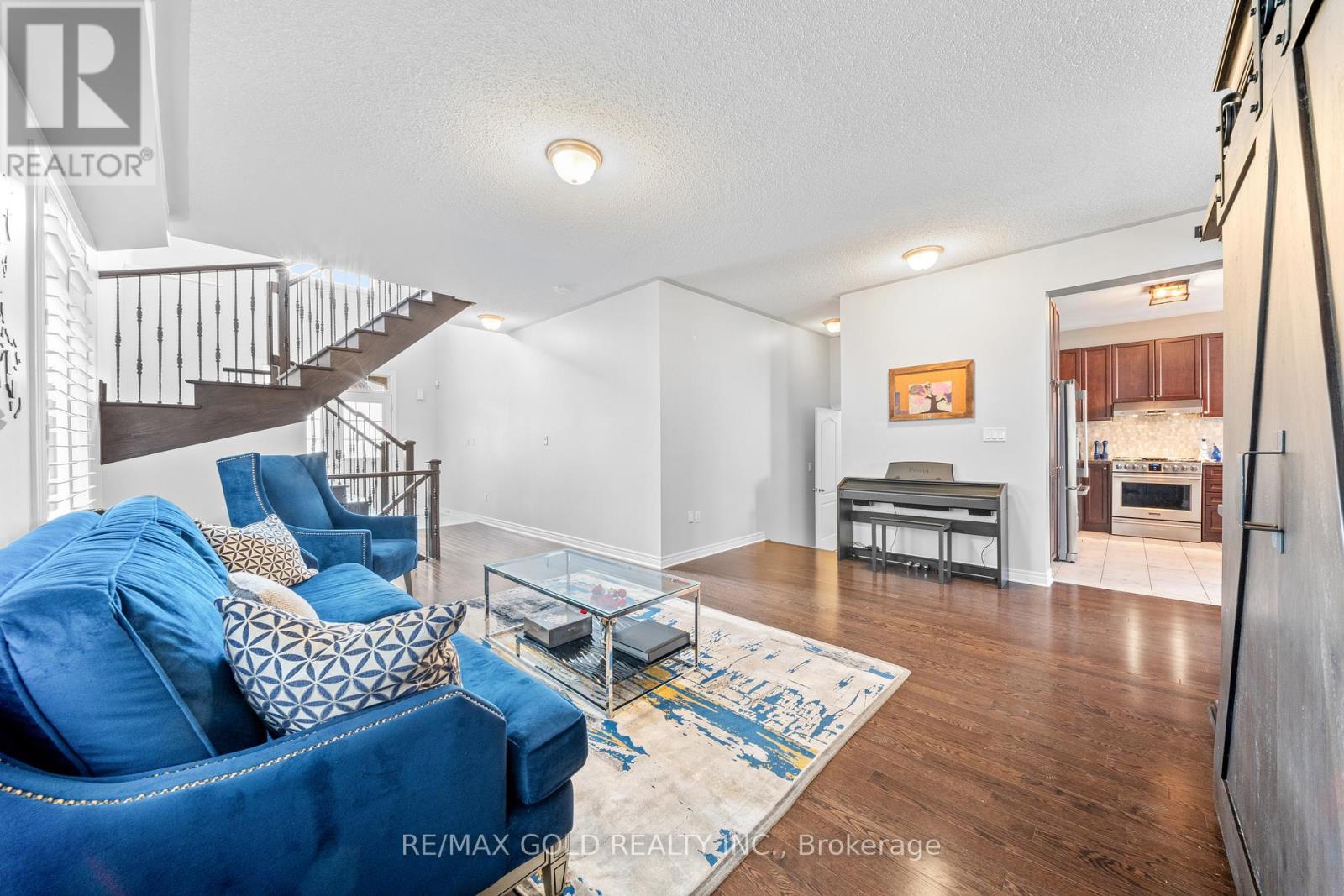 9 Fringetree Road, Brampton, Ontario  L6R 0B6 - Photo 11 - W12926054