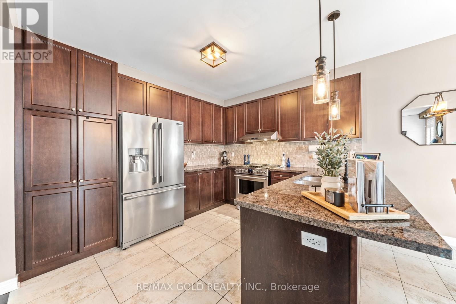 9 Fringetree Road, Brampton, Ontario  L6R 0B6 - Photo 14 - W12926054