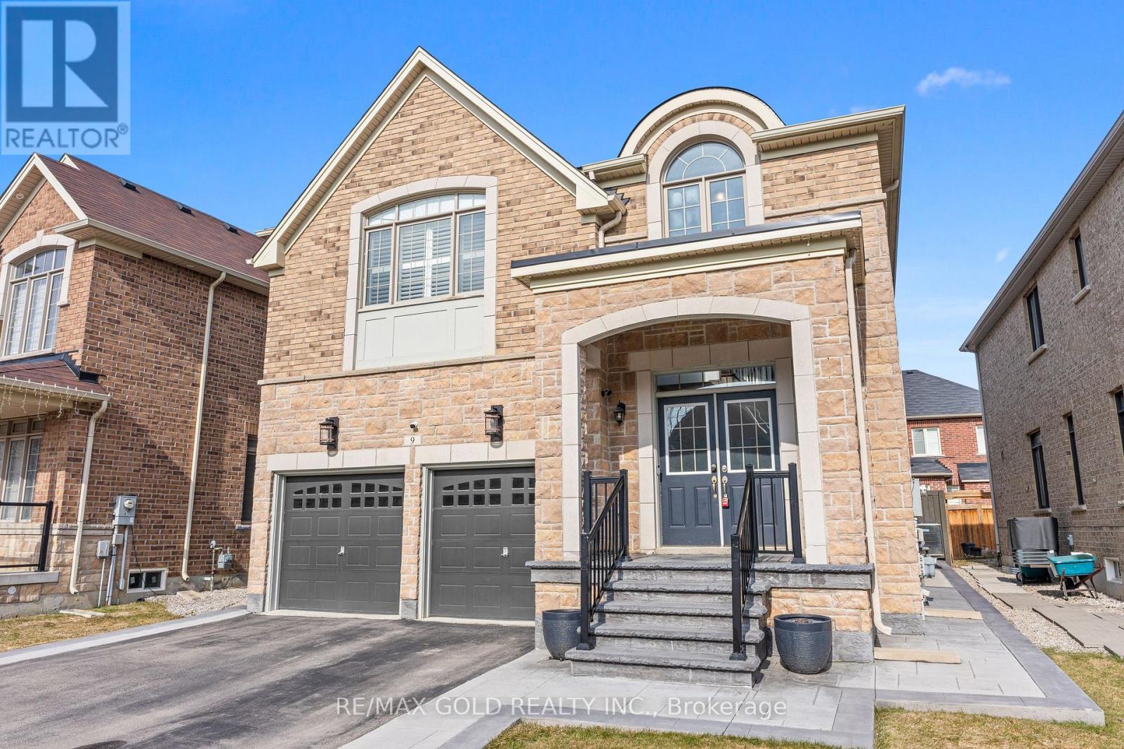 9 Fringetree Road, Brampton, Ontario  L6R 0B6 - Photo 2 - W12926054