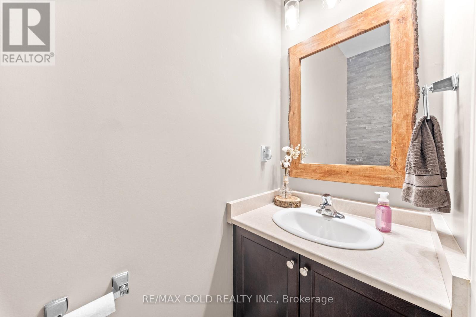 9 Fringetree Road, Brampton, Ontario  L6R 0B6 - Photo 22 - W12926054