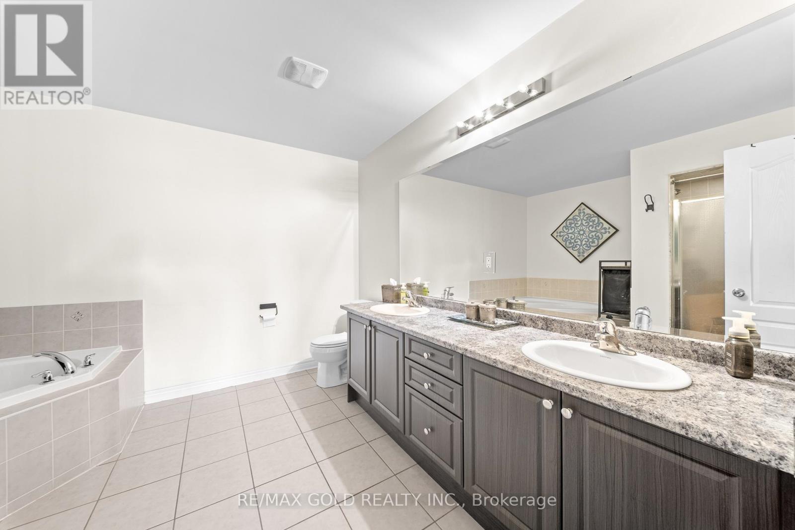 9 Fringetree Road, Brampton, Ontario  L6R 0B6 - Photo 27 - W12926054