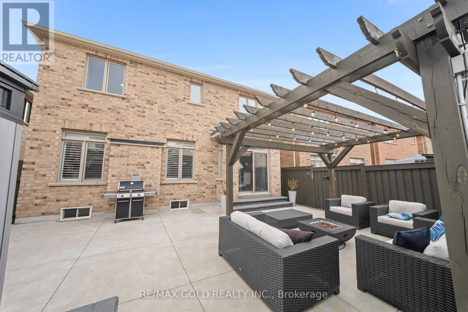 9 Fringetree Road, Brampton, Ontario  L6R 0B6 - Photo 40 - W12926054