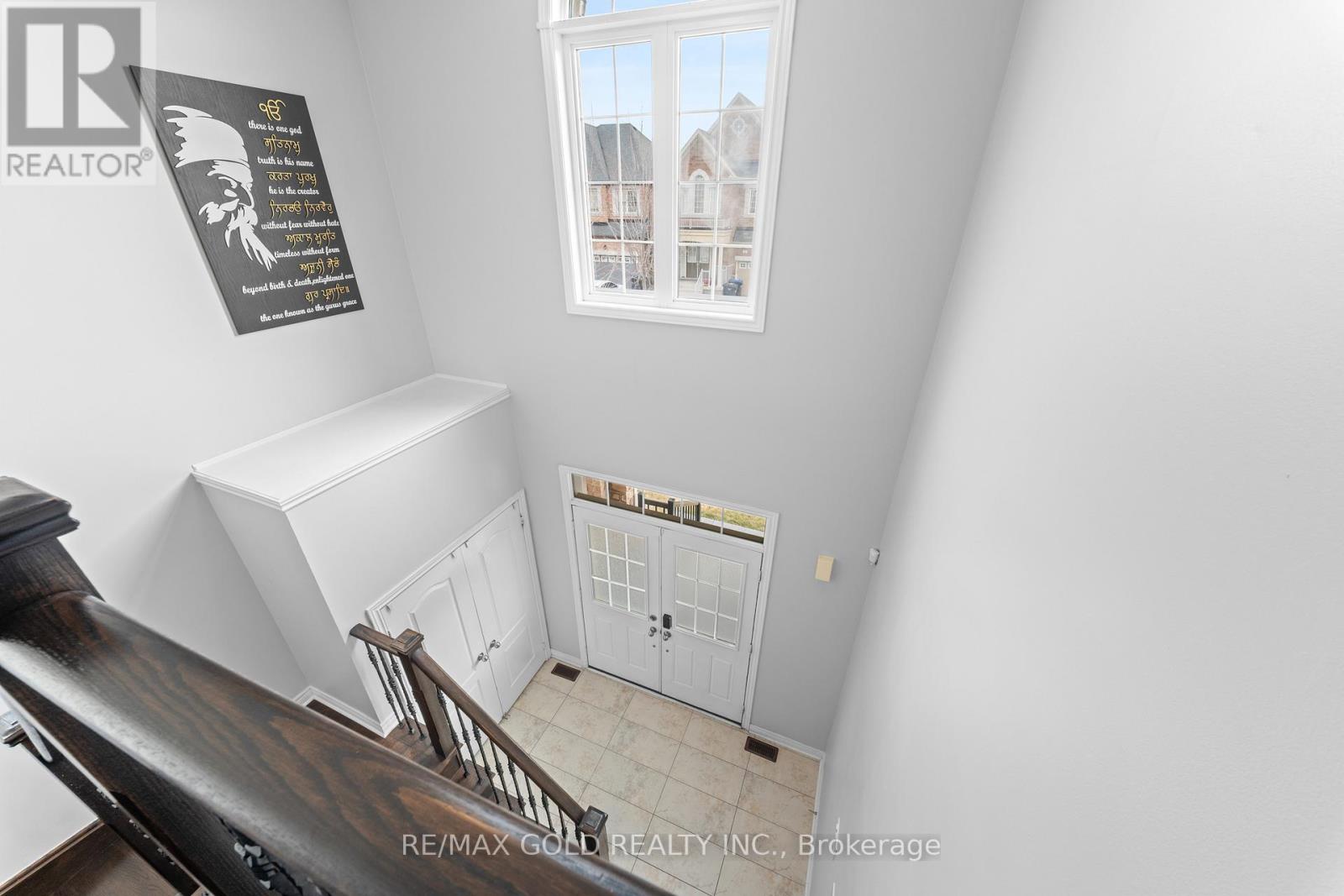 9 Fringetree Road, Brampton, Ontario  L6R 0B6 - Photo 7 - W12926054