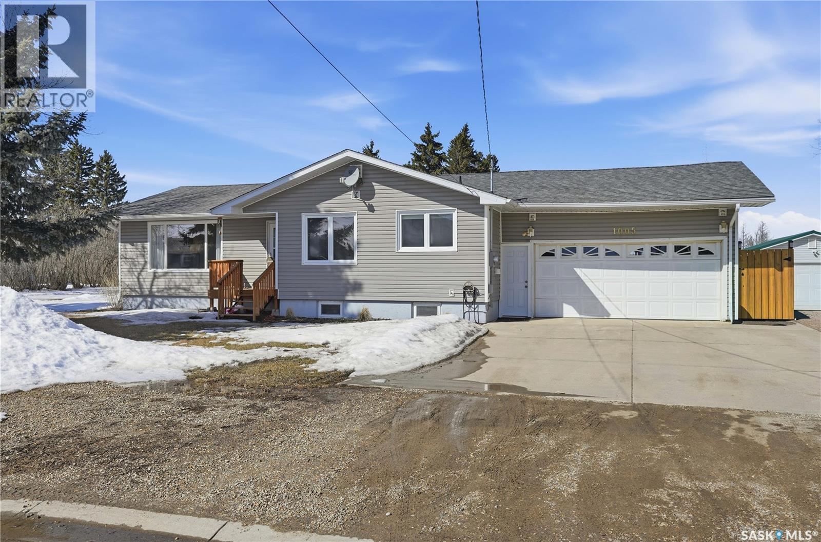 1005 Water Street, Indian Head, Saskatchewan  S0G 2K0 - Photo 2 - SK031356