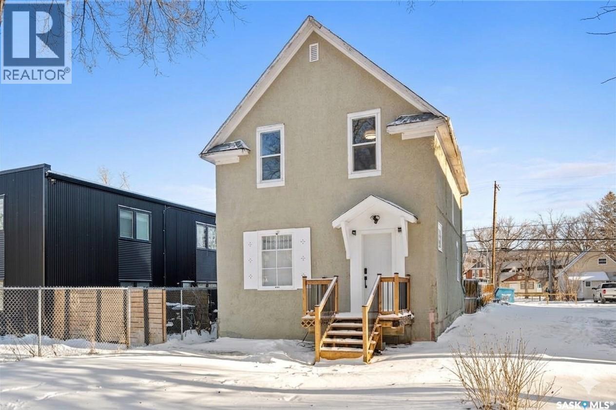 2111 Osler Street, Regina, Saskatchewan  S4P 1W7 - Photo 2 - SK031346