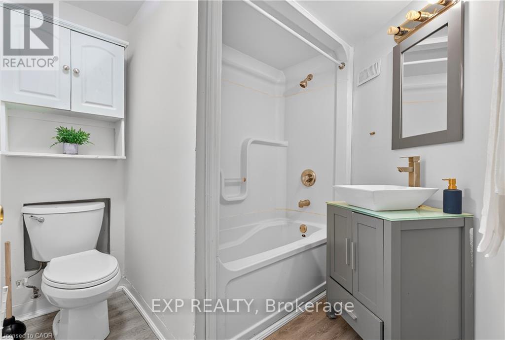 Lower - 146 Appalachian Crescent, Kitchener, Ontario  N2E 1A4 - Photo 8 - X12925868