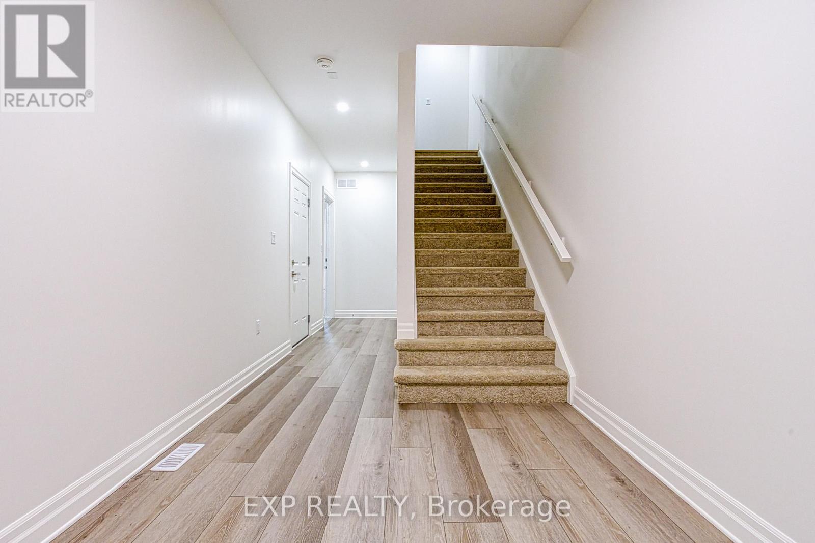 Upper - 7497 Marvel Drive, Niagara Falls, Ontario  L2H 3V8 - Photo 3 - X12925900