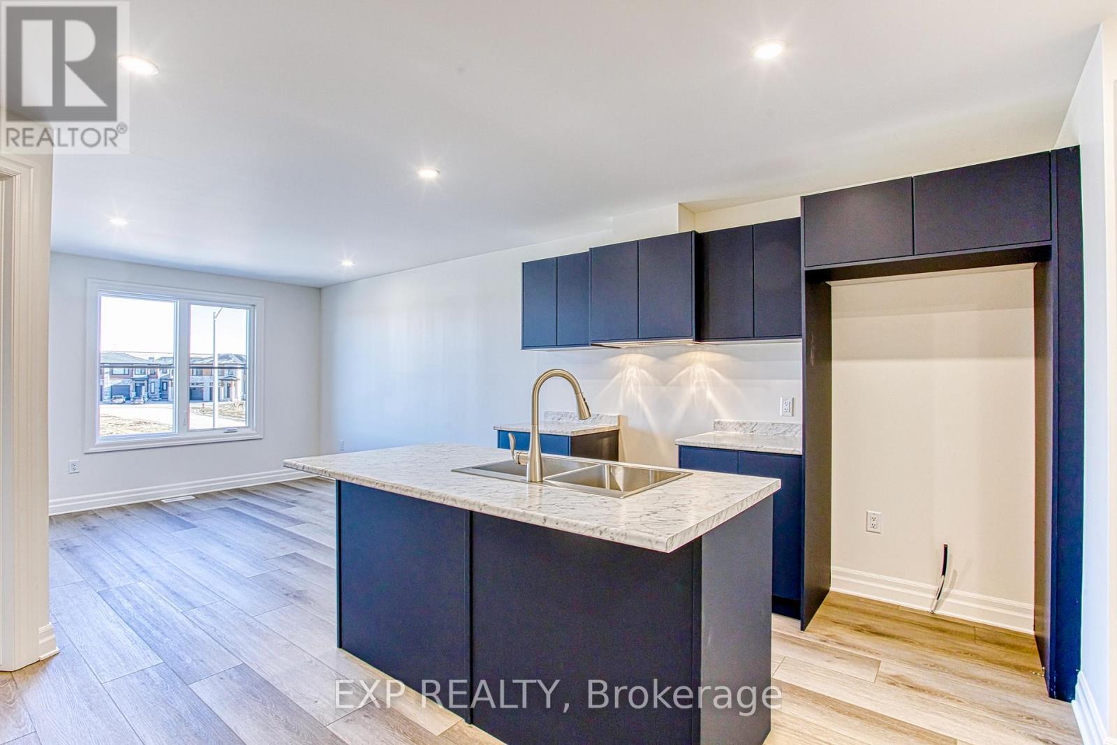 Upper - 7497 Marvel Drive, Niagara Falls, Ontario  L2H 3V8 - Photo 5 - X12925900