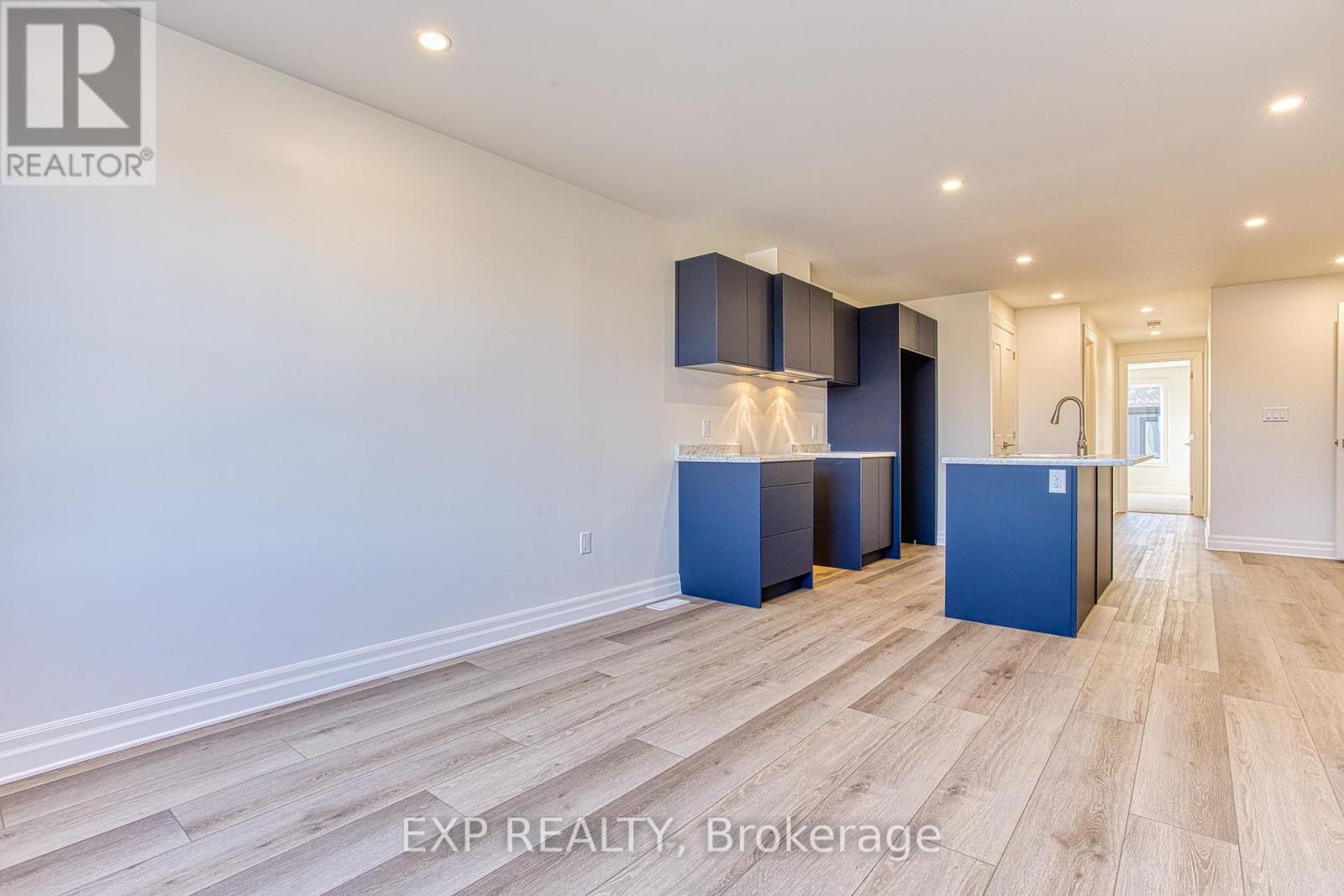 Upper - 7497 Marvel Drive, Niagara Falls, Ontario  L2H 3V8 - Photo 8 - X12925900