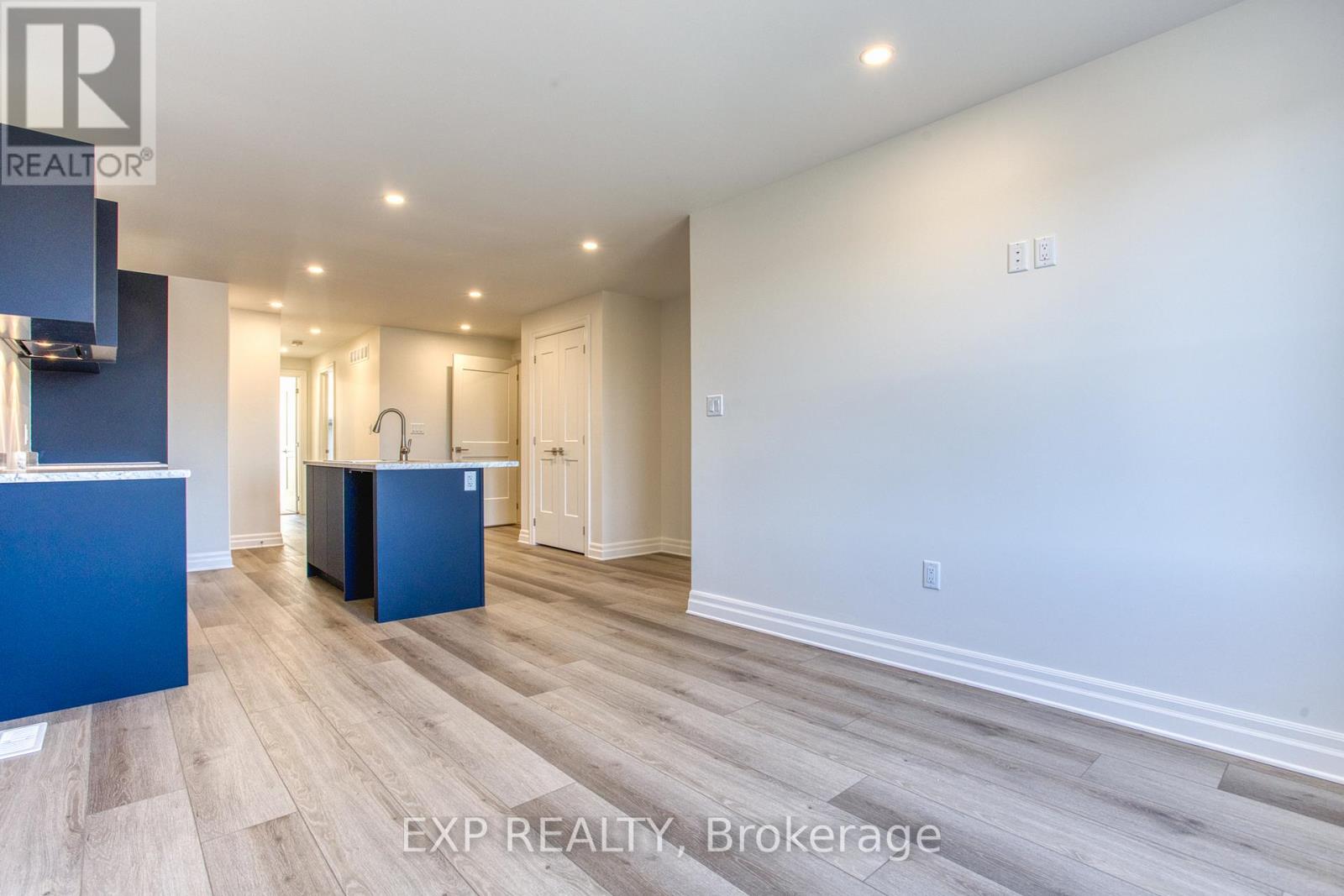 Upper - 7497 Marvel Drive, Niagara Falls, Ontario  L2H 3V8 - Photo 9 - X12925900