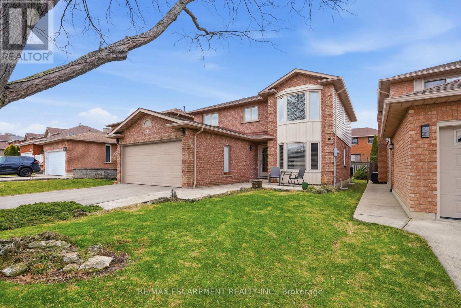 31 Republic Avenue, Hamilton, Ontario  L9B 2G6 - Photo 1 - X12925940