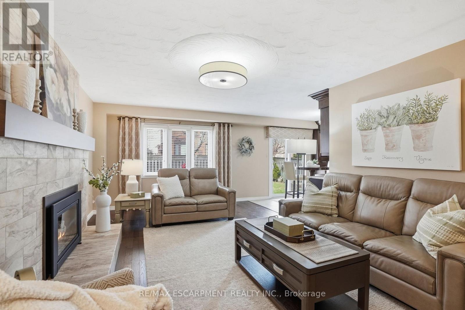 31 Republic Avenue, Hamilton, Ontario  L9B 2G6 - Photo 12 - X12925940