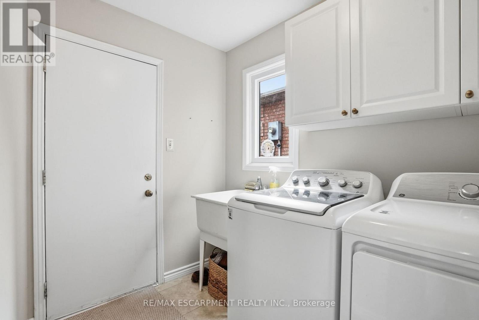 31 Republic Avenue, Hamilton, Ontario  L9B 2G6 - Photo 17 - X12925940