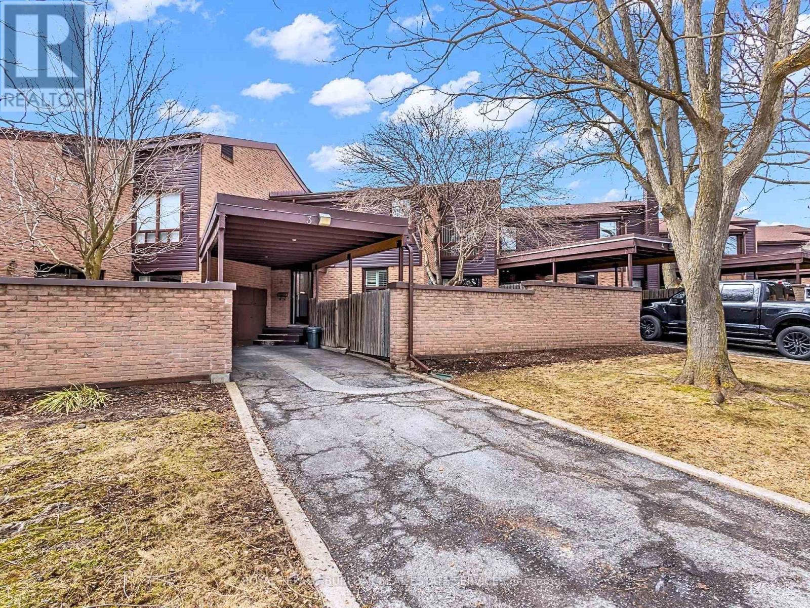 3 - 28 Underhill Crescent, Kitchener, Ontario  N2A 2S8 - Photo 3 - X12925962