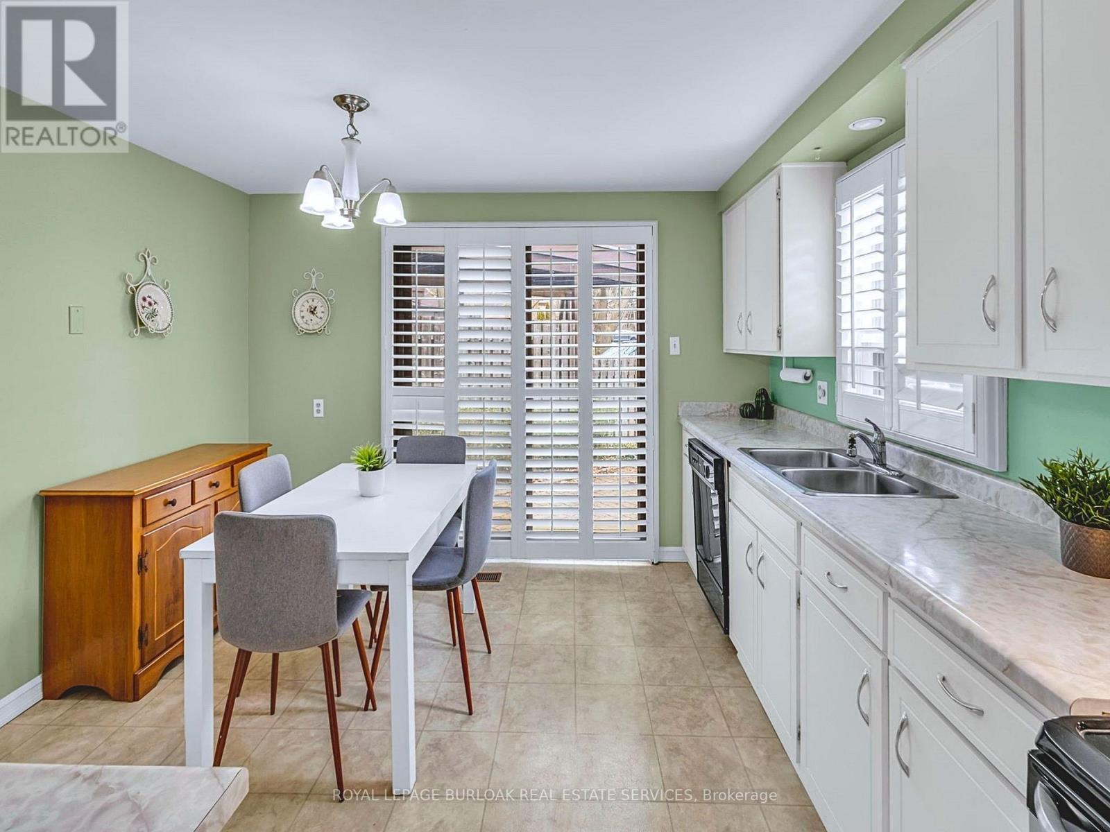 3 - 28 Underhill Crescent, Kitchener, Ontario  N2A 2S8 - Photo 7 - X12925962