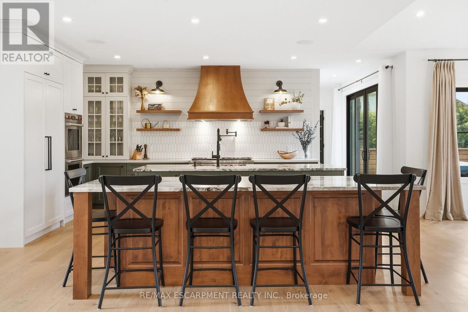 136 Rockcliffe Road, Hamilton, Ontario  L9H 7H3 - Photo 11 - X12926066