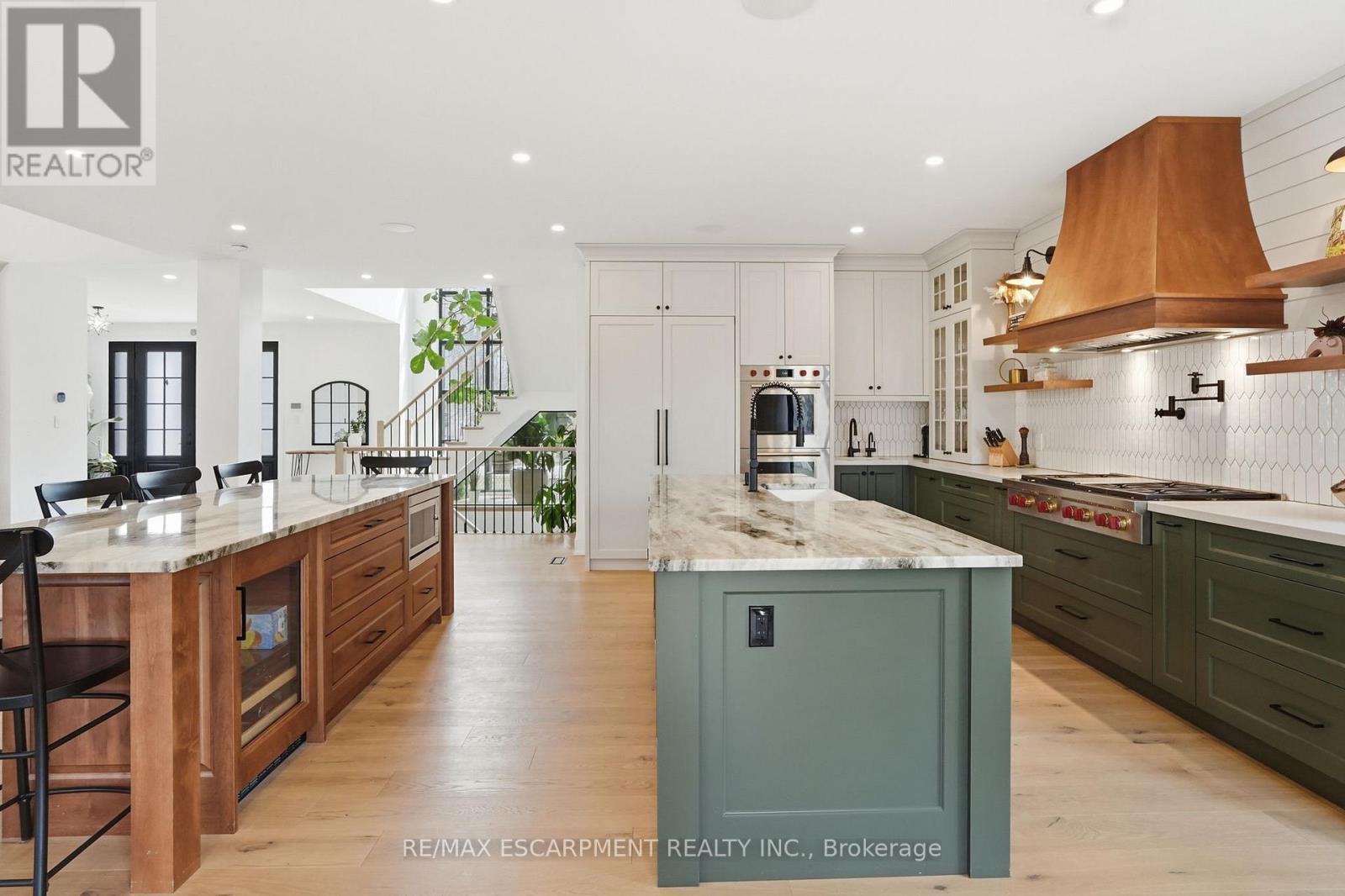 136 Rockcliffe Road, Hamilton, Ontario  L9H 7H3 - Photo 12 - X12926066