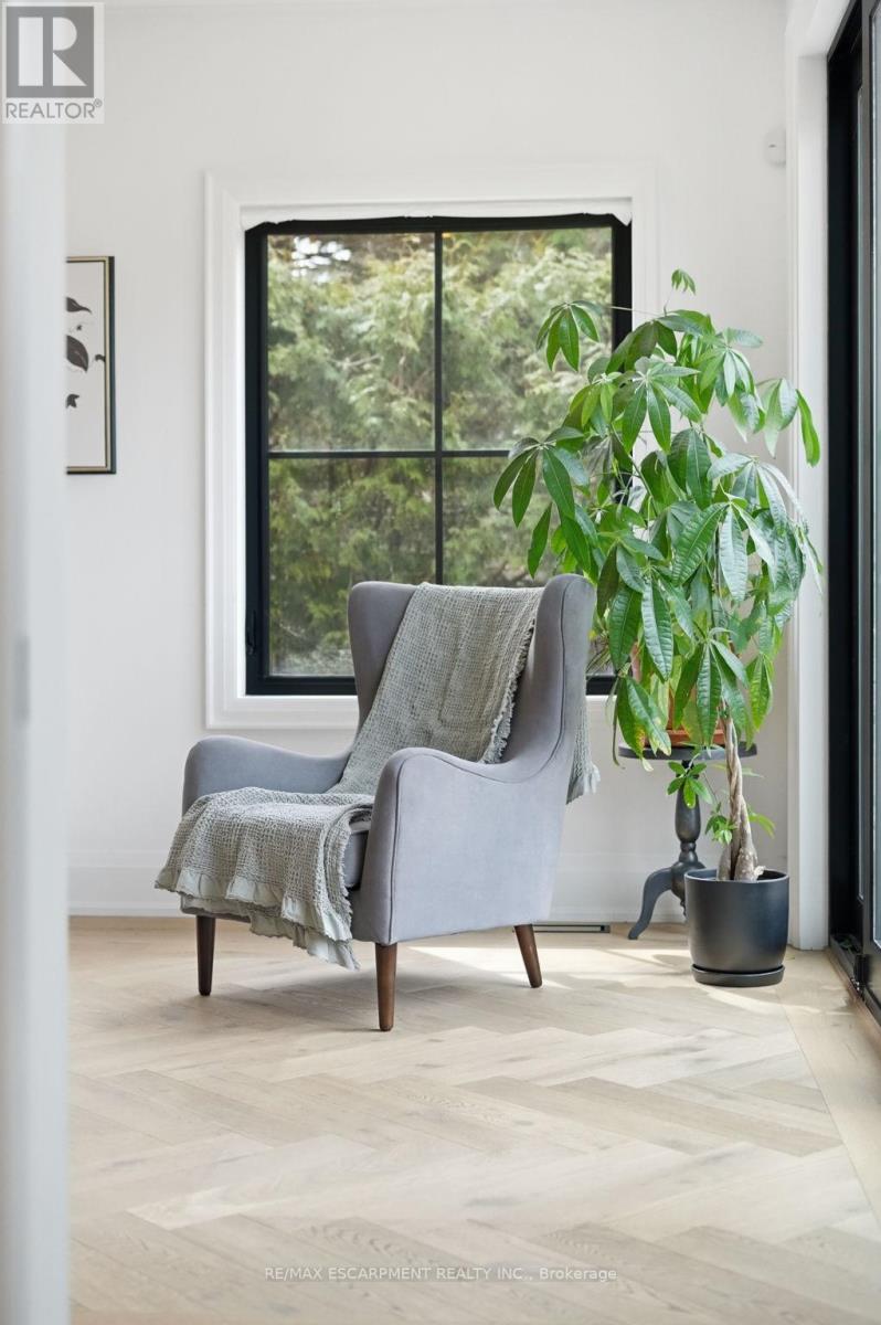 136 Rockcliffe Road, Hamilton, Ontario  L9H 7H3 - Photo 19 - X12926066