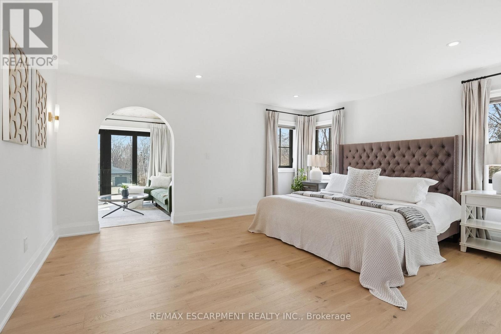 136 Rockcliffe Road, Hamilton, Ontario  L9H 7H3 - Photo 25 - X12926066