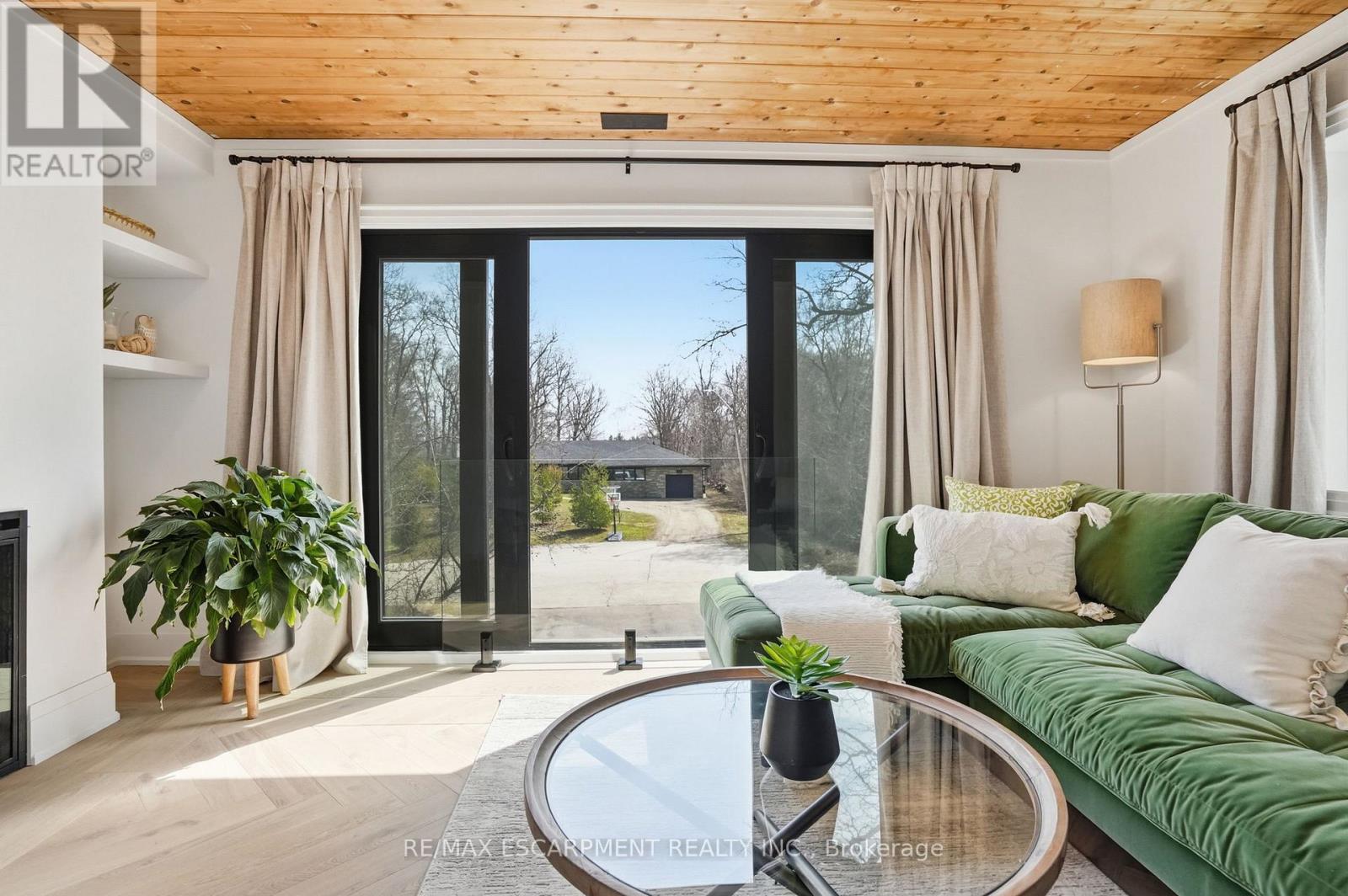 136 Rockcliffe Road, Hamilton, Ontario  L9H 7H3 - Photo 27 - X12926066