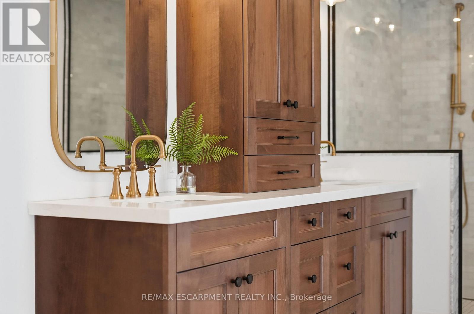 136 Rockcliffe Road, Hamilton, Ontario  L9H 7H3 - Photo 32 - X12926066