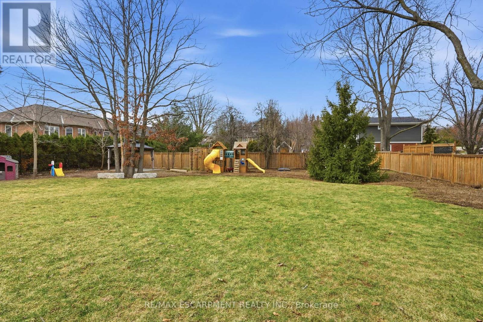 136 Rockcliffe Road, Hamilton, Ontario  L9H 7H3 - Photo 47 - X12926066