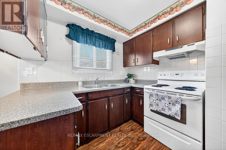 66 Highridge Avenue, Hamilton, Ontario  L8E 2S1 - Photo 11 - X12926086