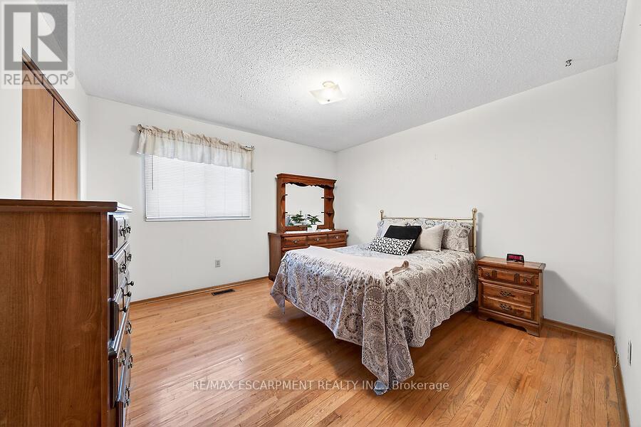 66 Highridge Avenue, Hamilton, Ontario  L8E 2S1 - Photo 14 - X12926086