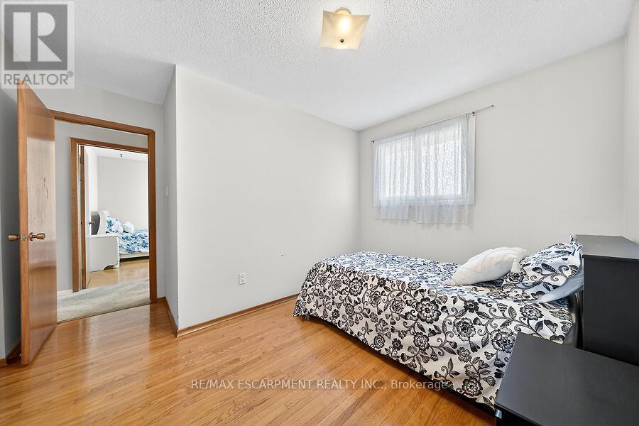 66 Highridge Avenue, Hamilton, Ontario  L8E 2S1 - Photo 17 - X12926086