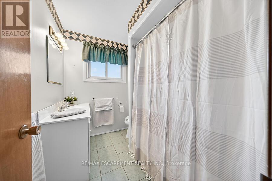 66 Highridge Avenue, Hamilton, Ontario  L8E 2S1 - Photo 18 - X12926086