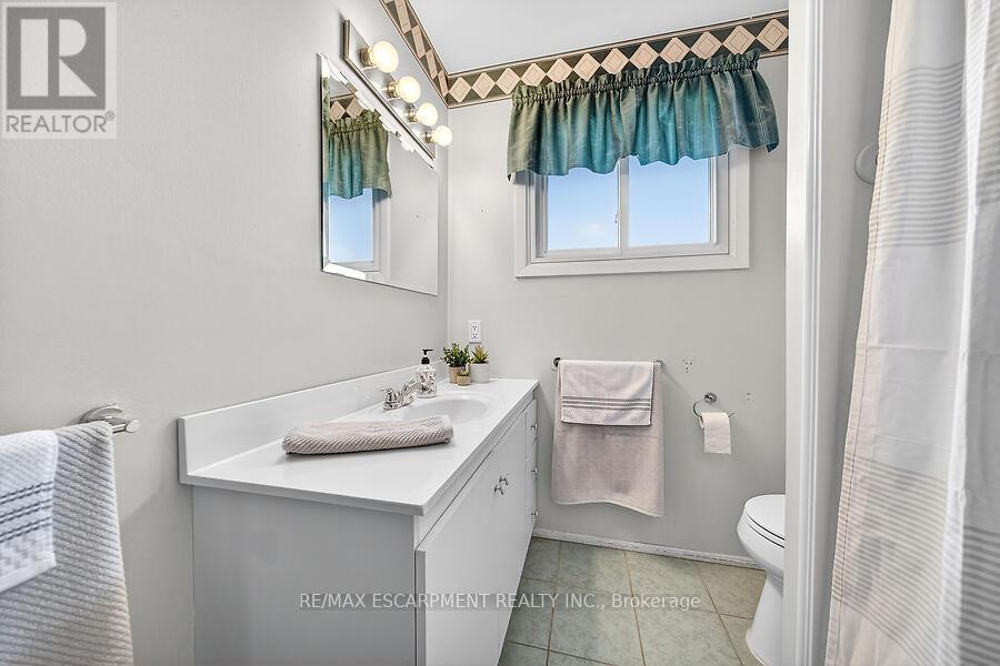 66 Highridge Avenue, Hamilton, Ontario  L8E 2S1 - Photo 19 - X12926086