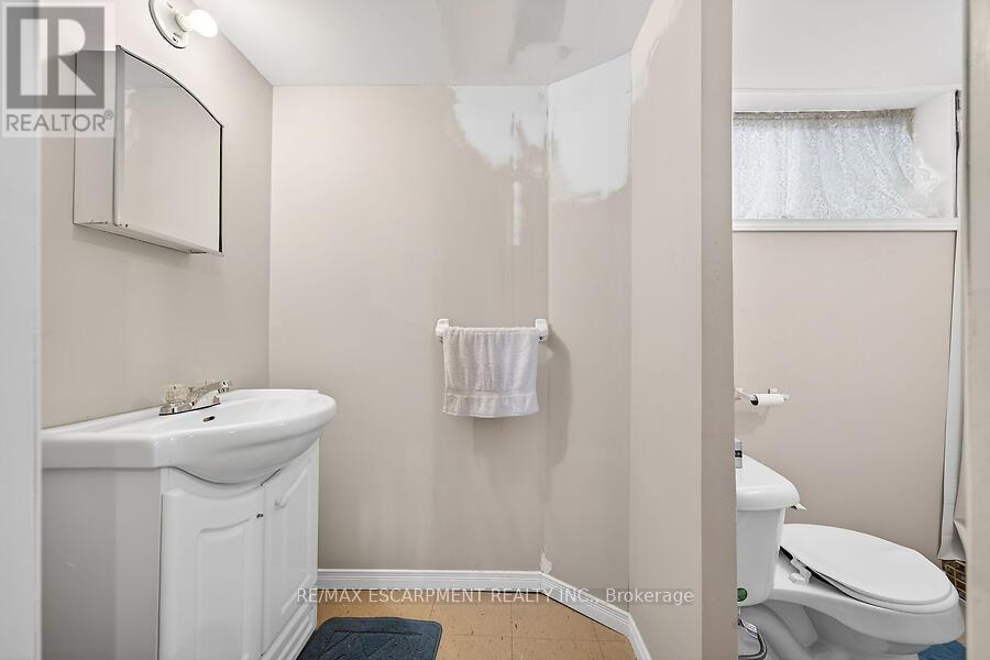 66 Highridge Avenue, Hamilton, Ontario  L8E 2S1 - Photo 30 - X12926086