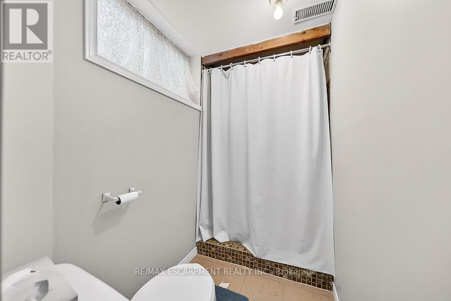 66 Highridge Avenue, Hamilton, Ontario  L8E 2S1 - Photo 31 - X12926086