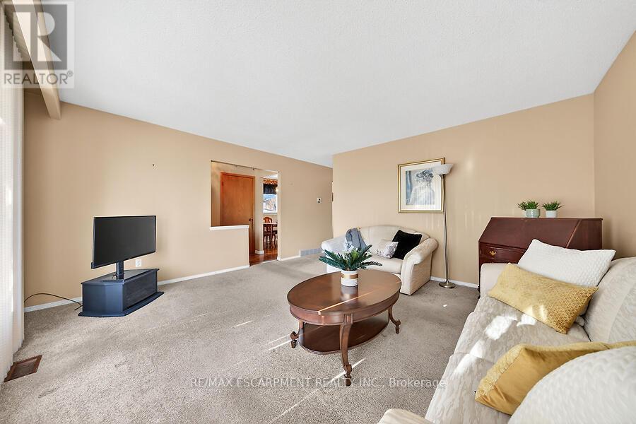 66 Highridge Avenue, Hamilton, Ontario  L8E 2S1 - Photo 6 - X12926086