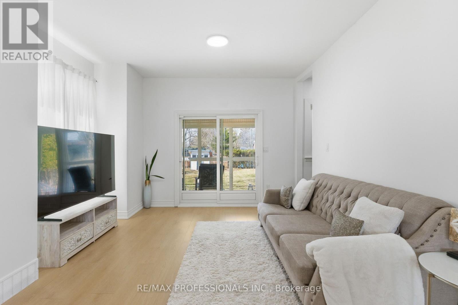 14 Kidd Avenue, Grimsby, Ontario  L3M 3S3 - Photo 12 - X12926088