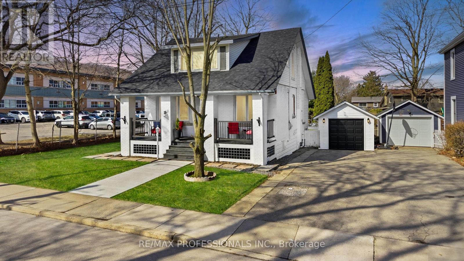 14 Kidd Avenue, Grimsby, Ontario  L3M 3S3 - Photo 3 - X12926088