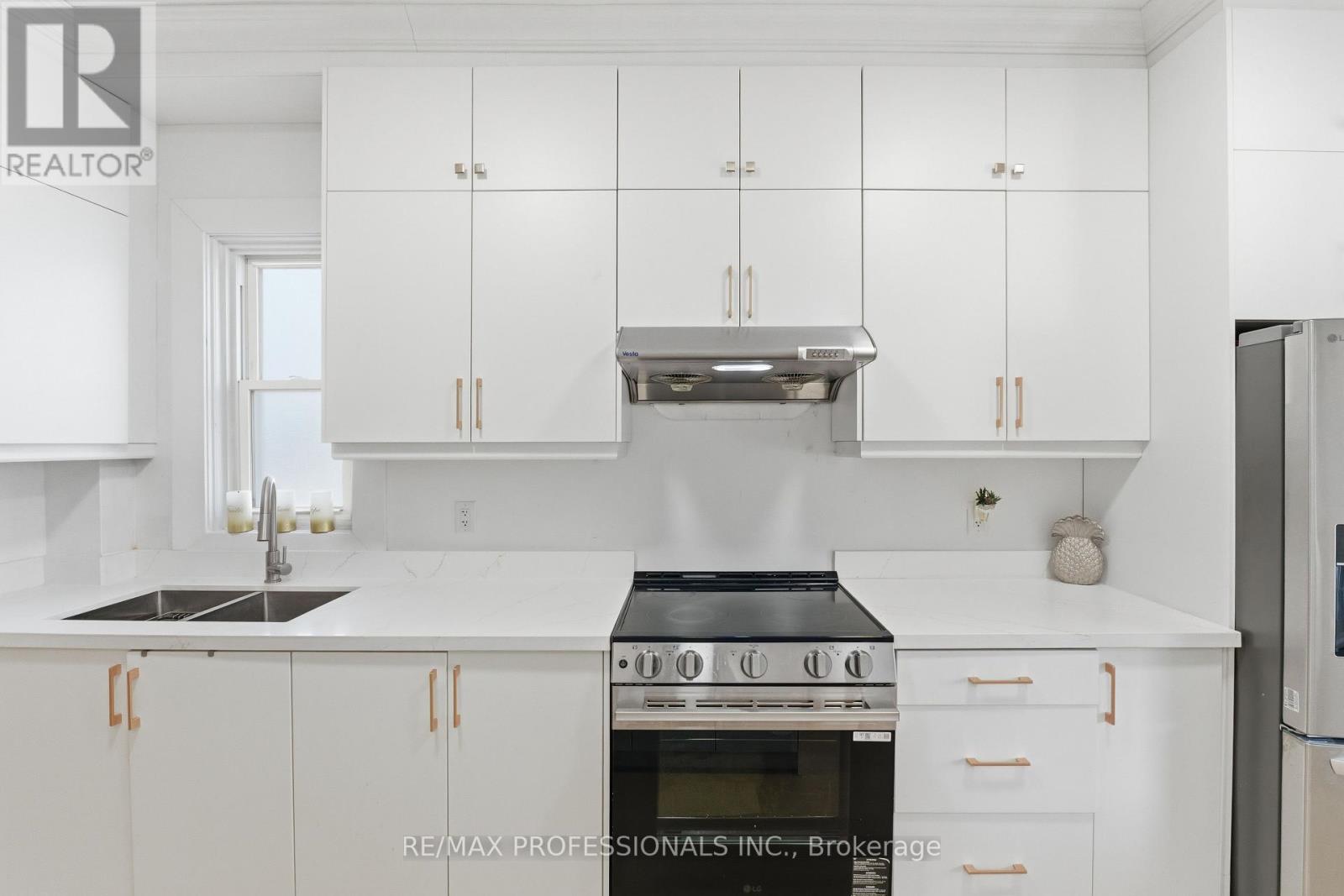 14 Kidd Avenue, Grimsby, Ontario  L3M 3S3 - Photo 7 - X12926088