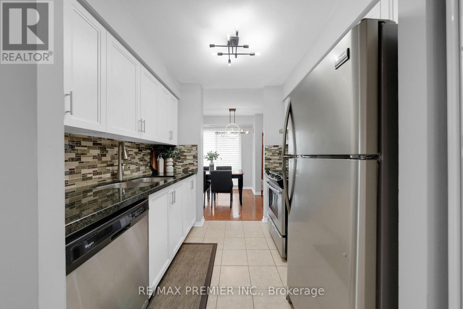 220 - 51 Baffin Court, Richmond Hill, Ontario  L4B 4P6 - Photo 10 - N12922864