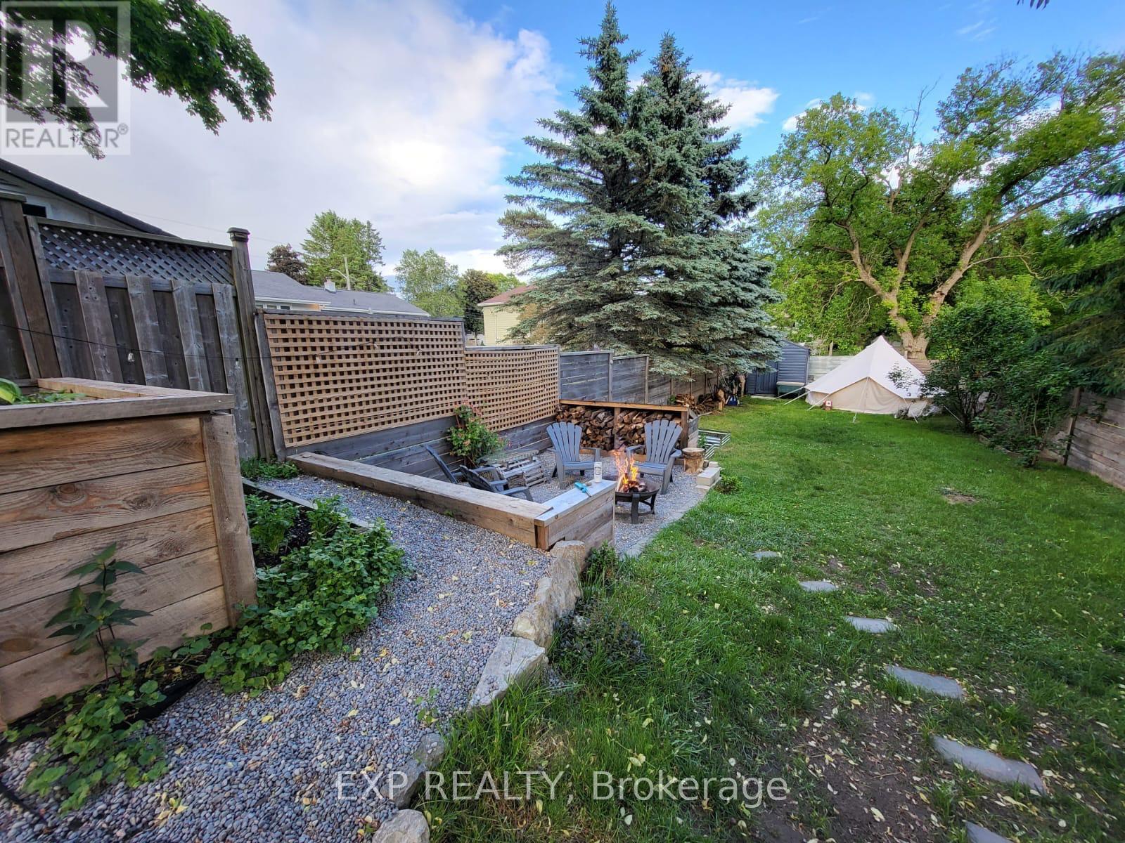 41 Lake Street, Prince Edward County, Ontario  K0K 2T0 - Photo 4 - X12684368