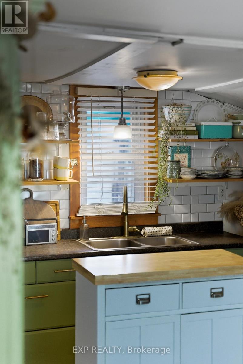 41 Lake Street, Prince Edward County, Ontario  K0K 2T0 - Photo 8 - X12684368