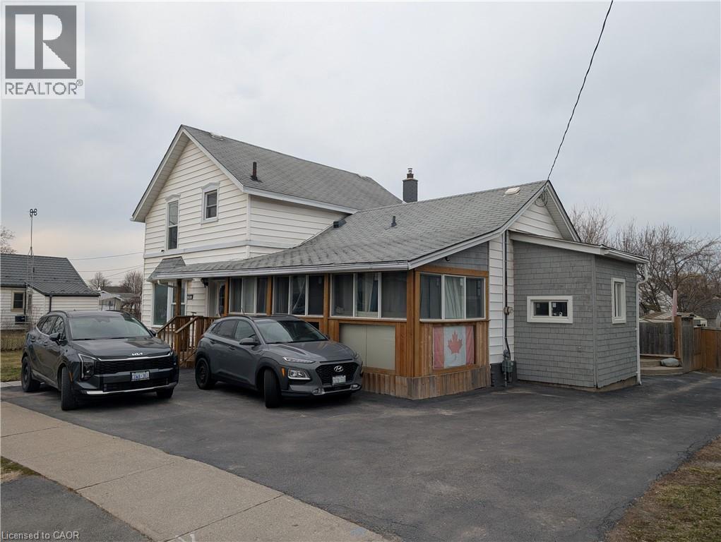 21 Lincoln Avenue, St. Catharines, Ontario  L2P 2C7 - Photo 2 - 40814452